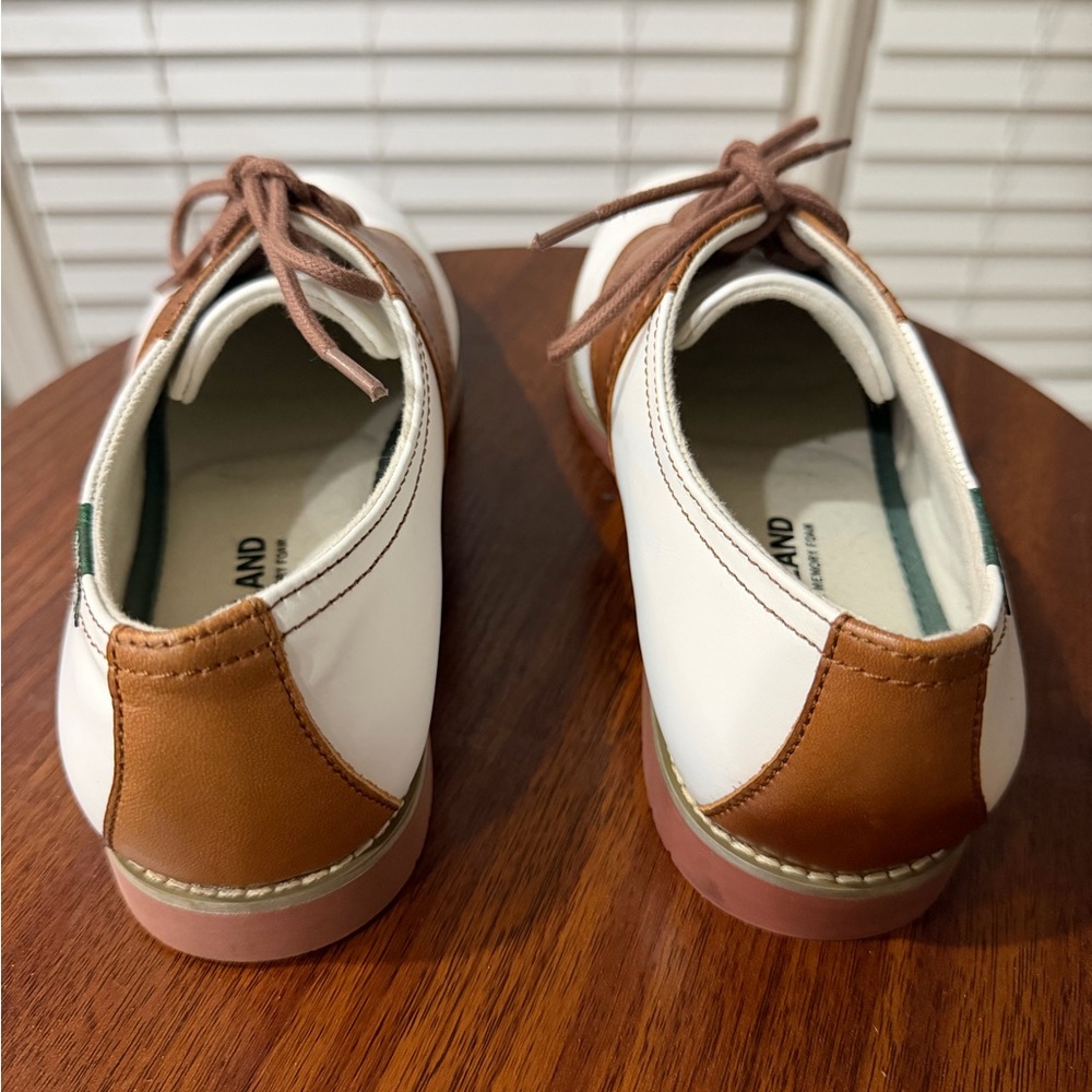 Eastland Women’s White and Brown Women's Flats! Size 8! Best Offer Accepted! 🤍🤎 - Picture 3 of 13
